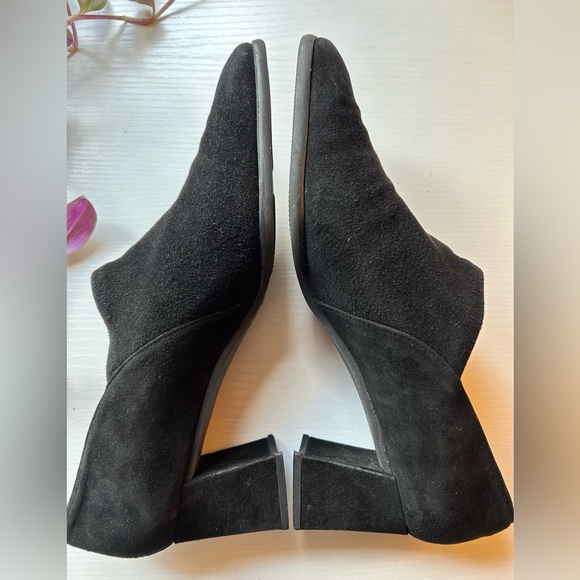 EUC designer Stuart Weitzman Black Suede block heels Sz 7 - Picture 3 of 11
